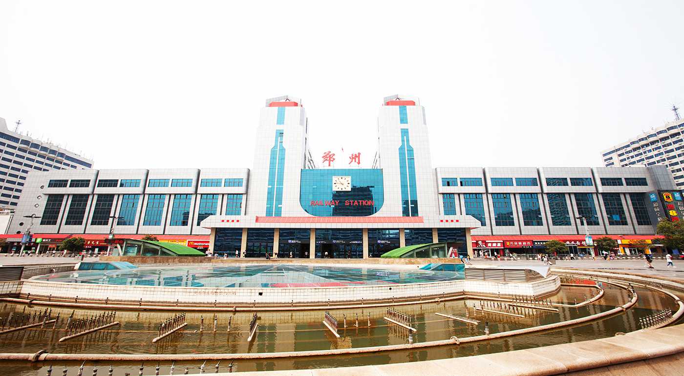 2019-3-19成功与水上乐园签订5000M²