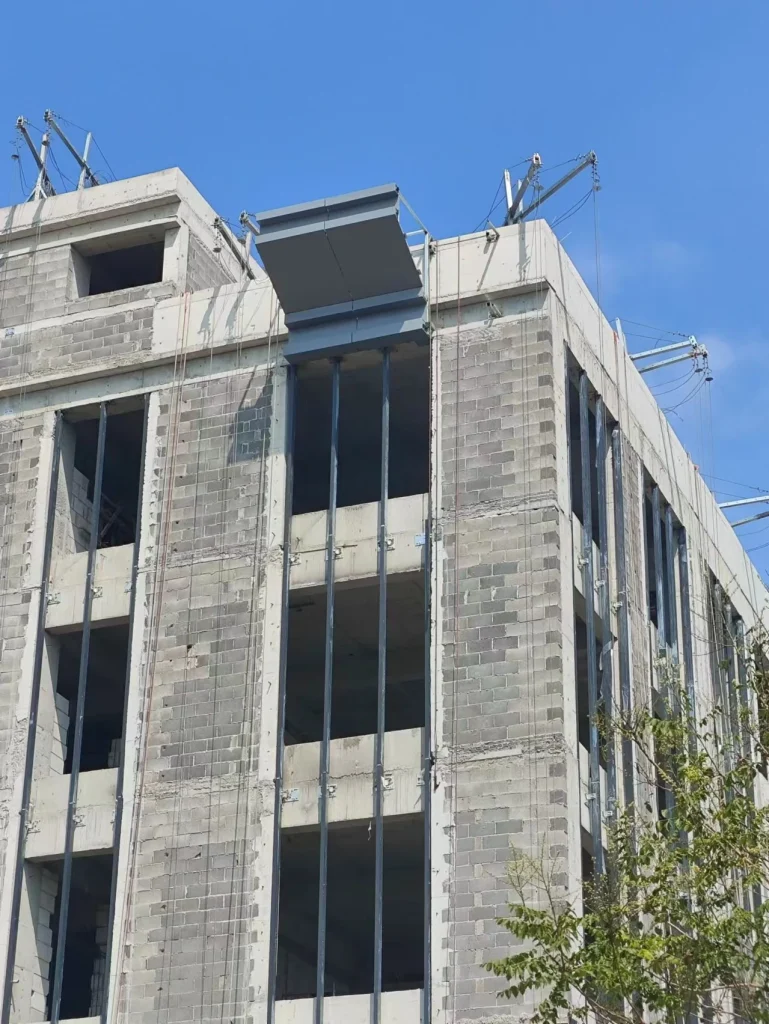 雄县马蹄湾市场 · 板材安装与现场配合